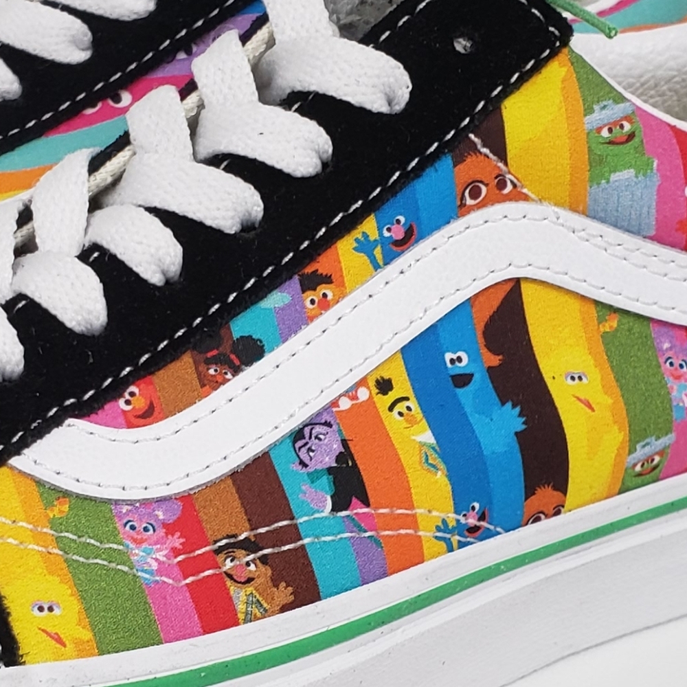 Vans x Sesame Street Old Skool Sneakers LE Rainbow Stripes 6.5 Women (5 Men) - Picture 2 of 13